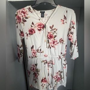 Rue 21 white floral quarter zip romper